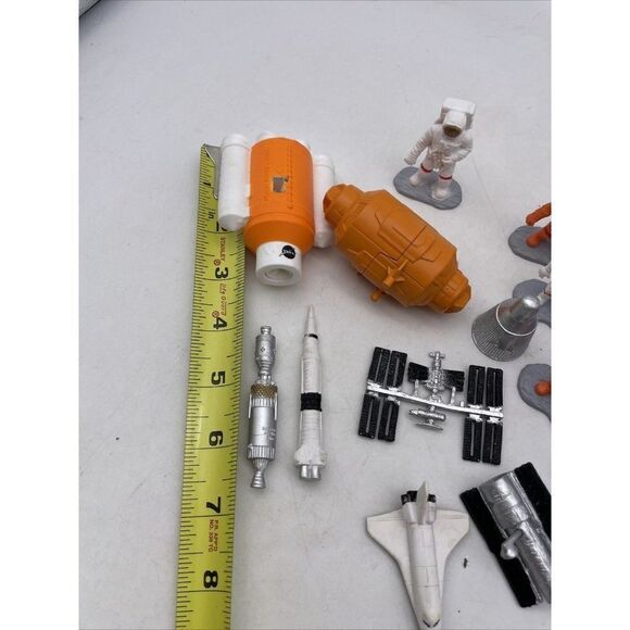 Safari NASA Astronauts Figures Planets and Accessories Toy Figures - Picture 2 of 12